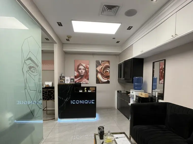 Reception desk at ICONIQUE Peninsula